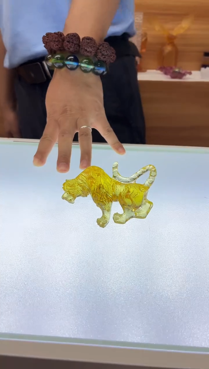 琉璃手工艺品古法琉璃黄金虎茶摆件金色