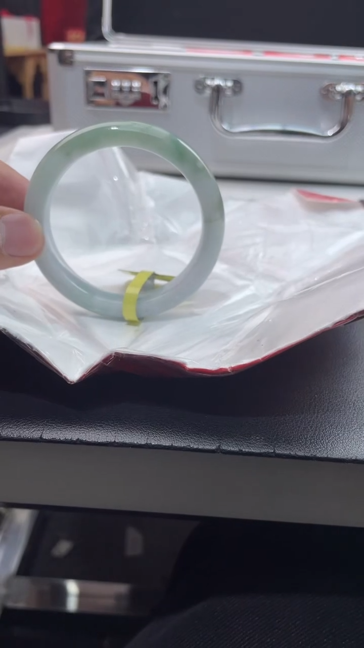 【闪购商品】翡翠手镯未镶嵌18翡翠手镯