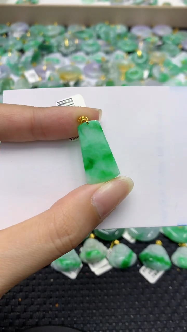 翡翠18K金镶嵌颈饰天然缅甸翡翠A货