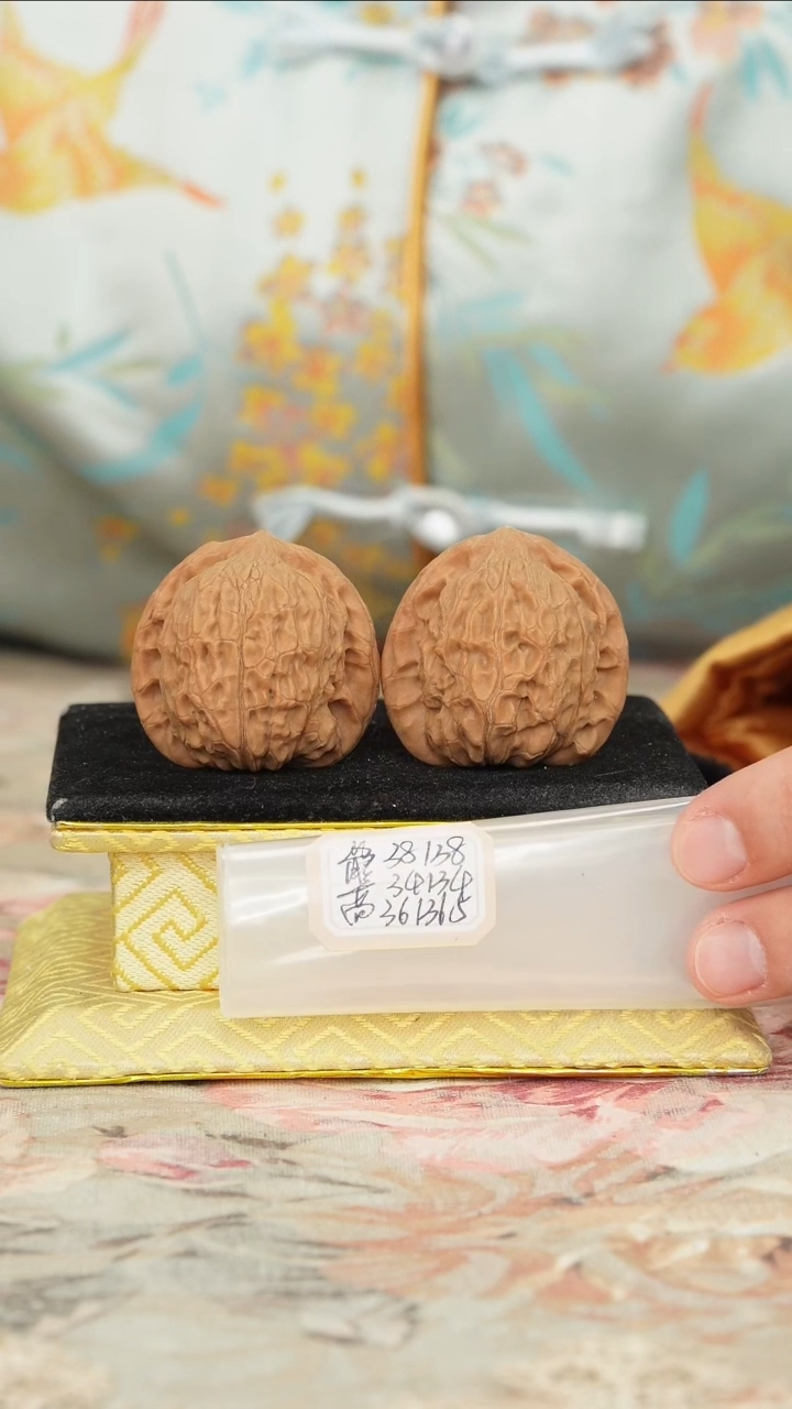 【闪购商品】文玩核桃把件非嫁接将军帽