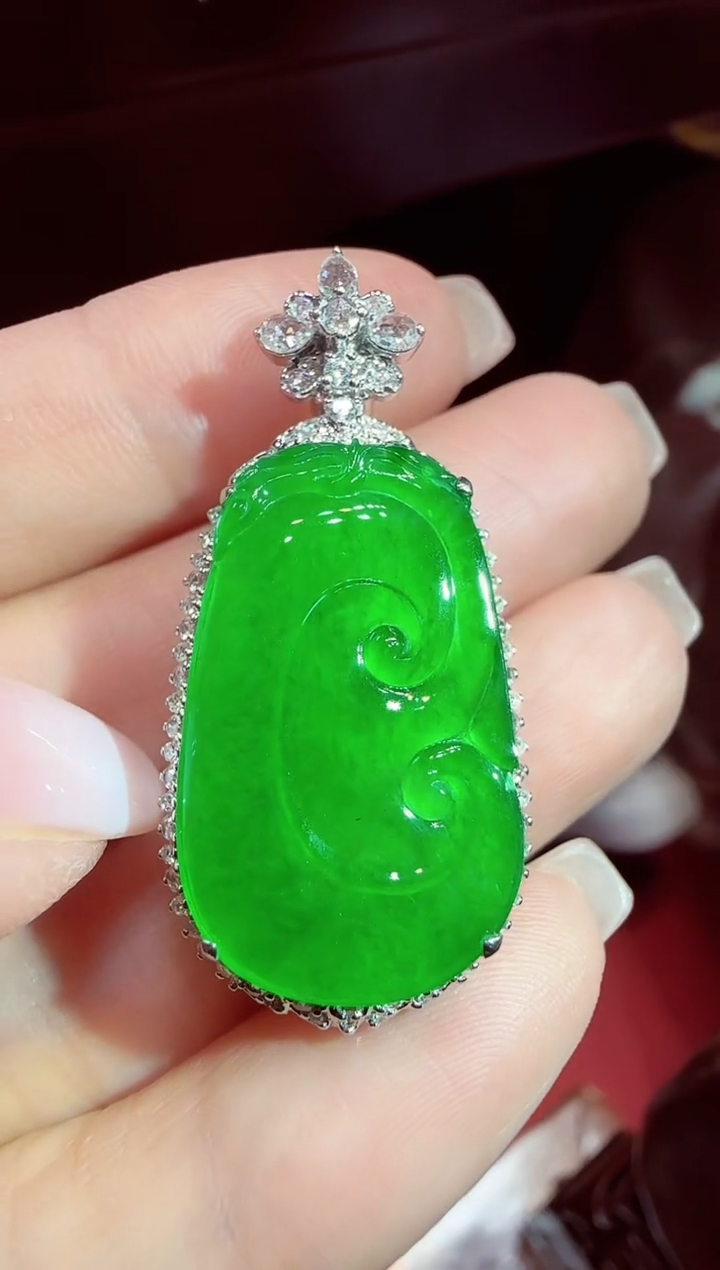 【闪购商品】翡翠吊坠(不含链)18K金镶嵌如意