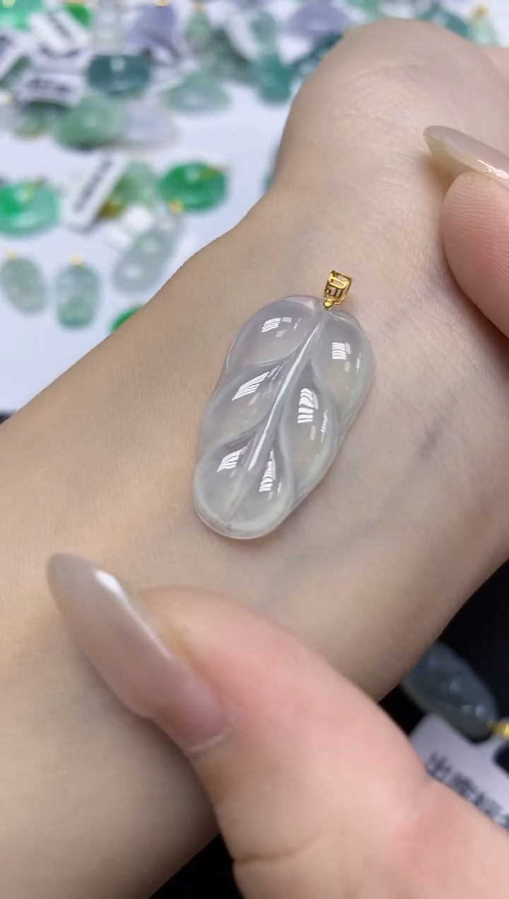 翡翠18K金镶嵌颈饰天然缅甸翡翠A货