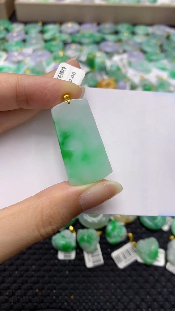 翡翠18K金镶嵌颈饰天然缅甸翡翠A货