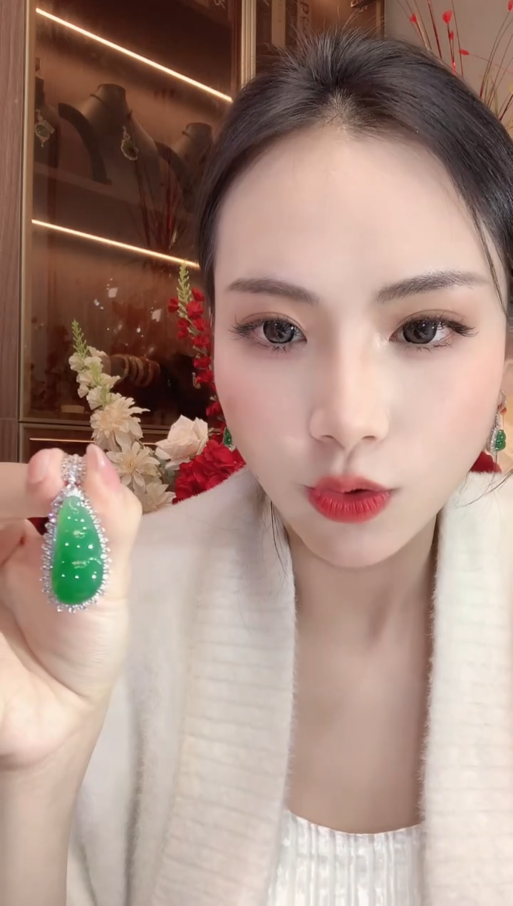 【闪购商品】翡翠吊坠(不含链)18K金镶嵌D29