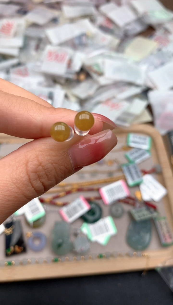 18K金镶嵌挂件翡翠一