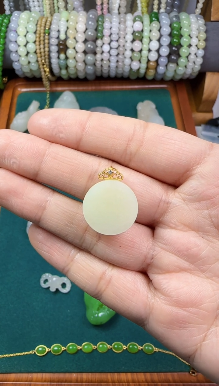 【闪购商品】和田玉无未镶嵌小圆牌吊坠
