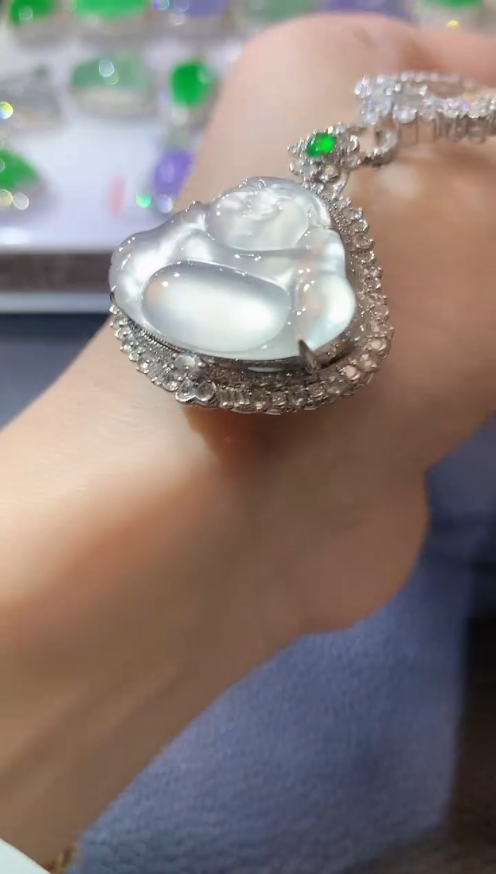 【闪购商品】翡翠吊坠(不含链)18K金镶嵌C37