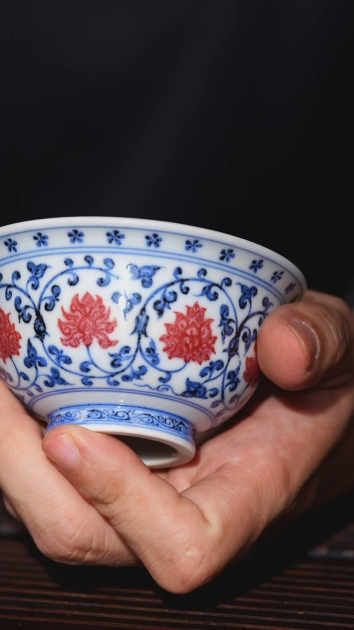 【闪购商品】摆件【瓷见如故】海韵堂釉里红狮心压手杯春风款