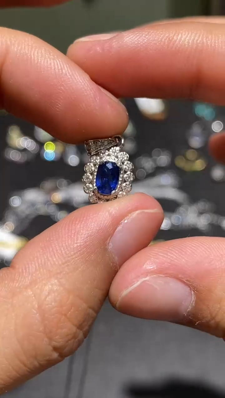 颈饰蓝宝石银S925镶嵌吊坠