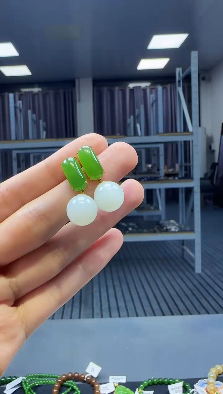 和田玉18K金镶嵌耳饰1