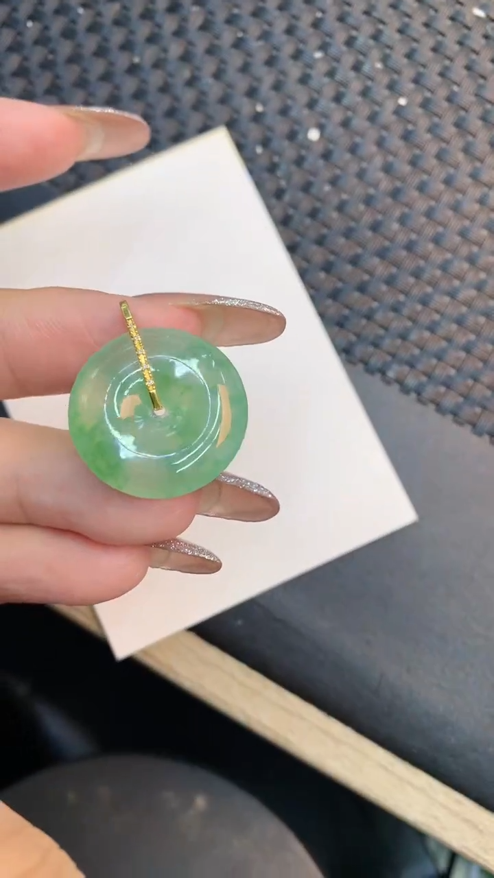 颈饰18K金镶嵌翡翠1