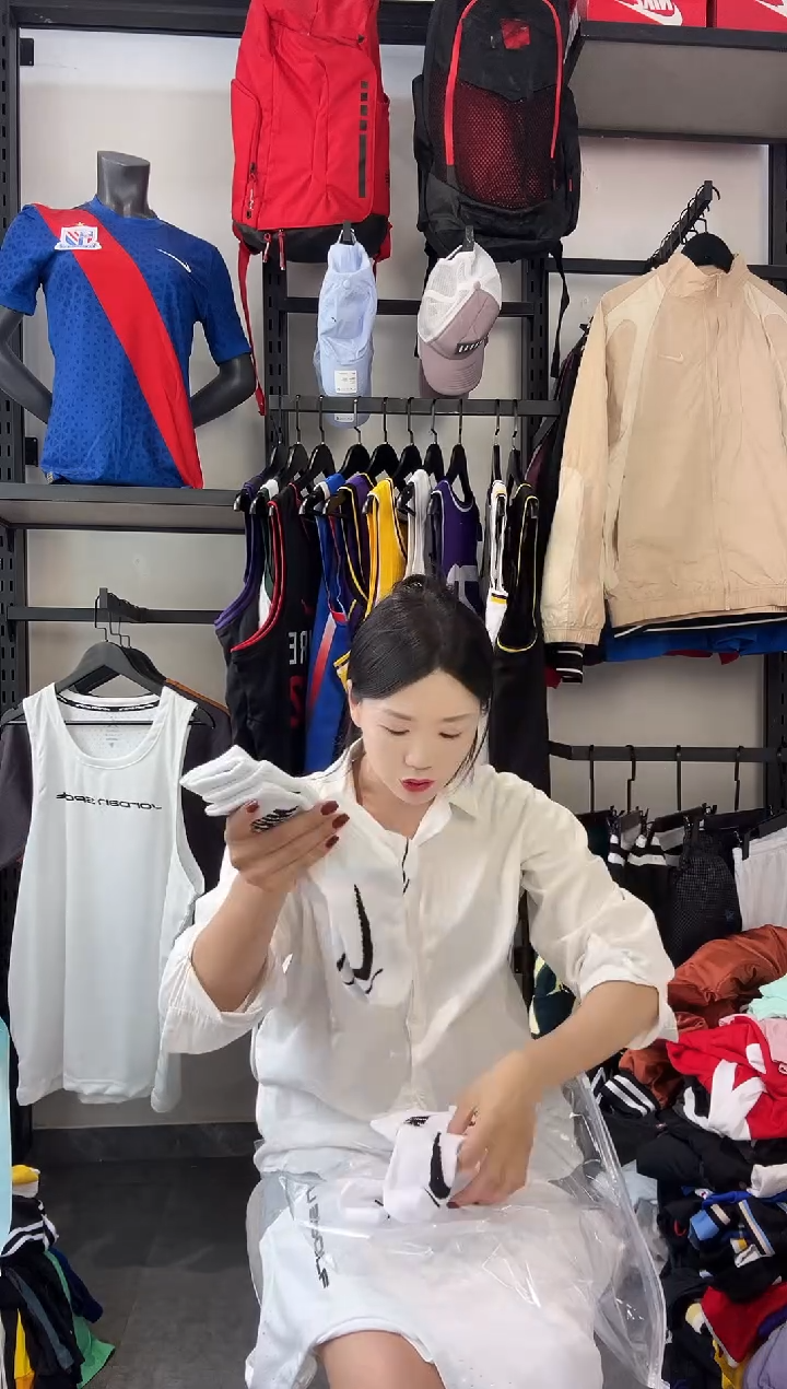 166 ·编码 耐克卫衣服饰过款为准 尺码·