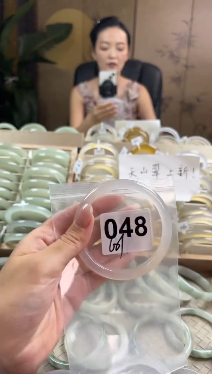 手镯玛瑙/玉髓未镶嵌048微瑕