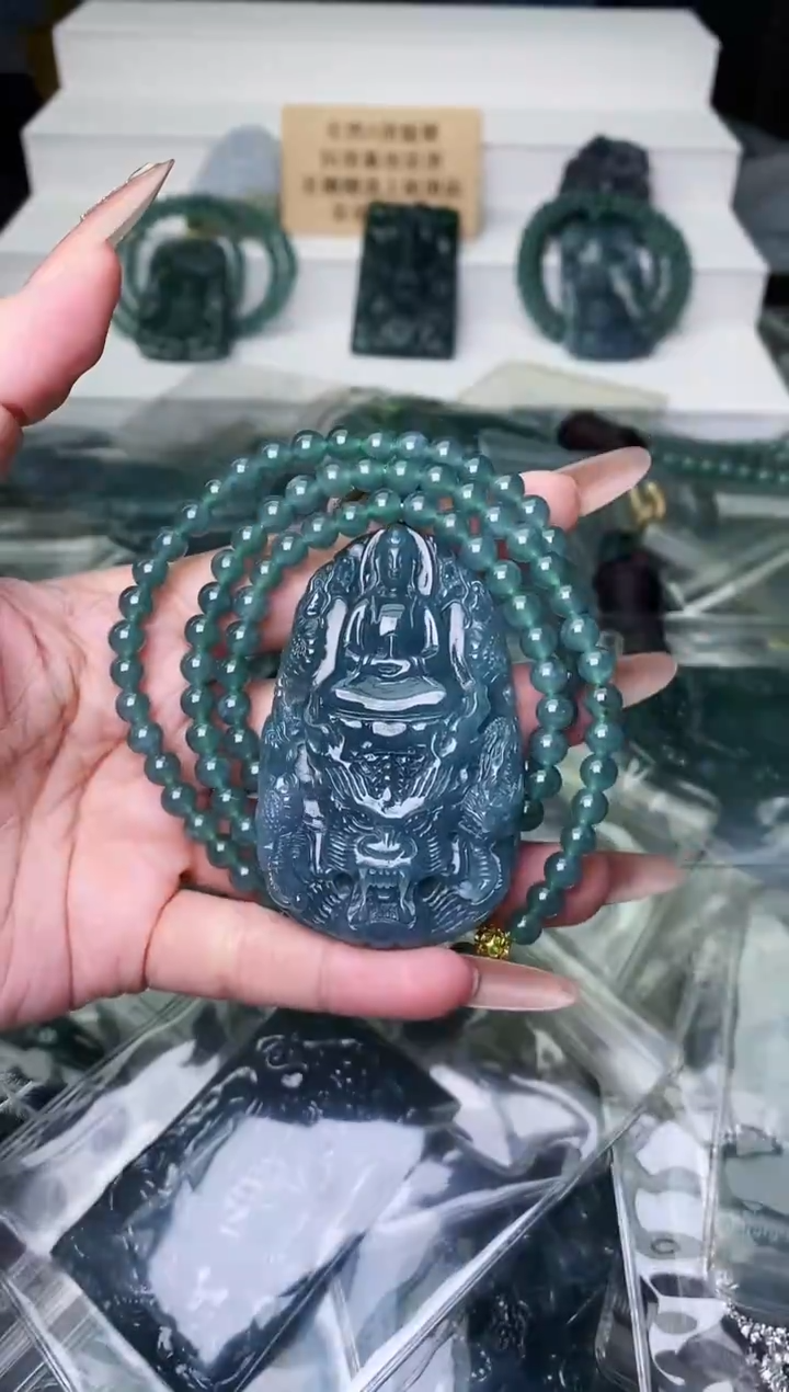 颈饰未镶嵌翡翠 