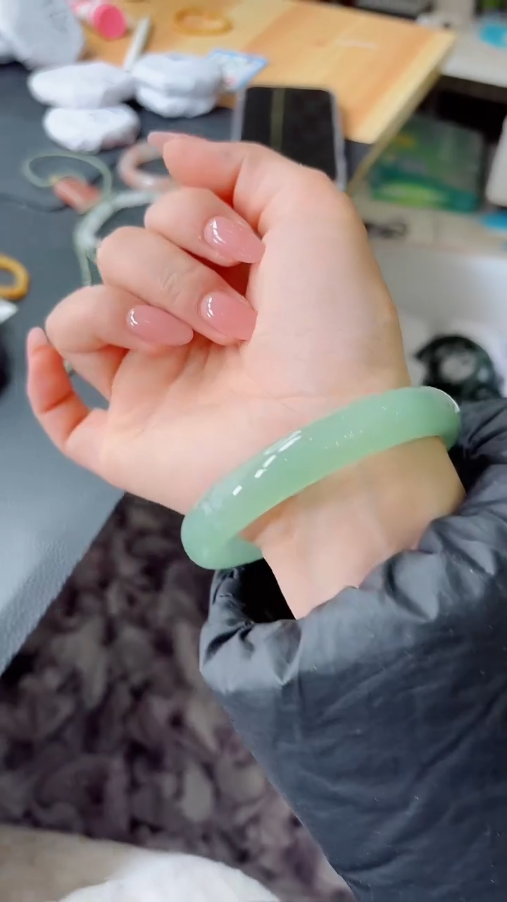 【闪购商品】石英质玉手镯未镶嵌A646