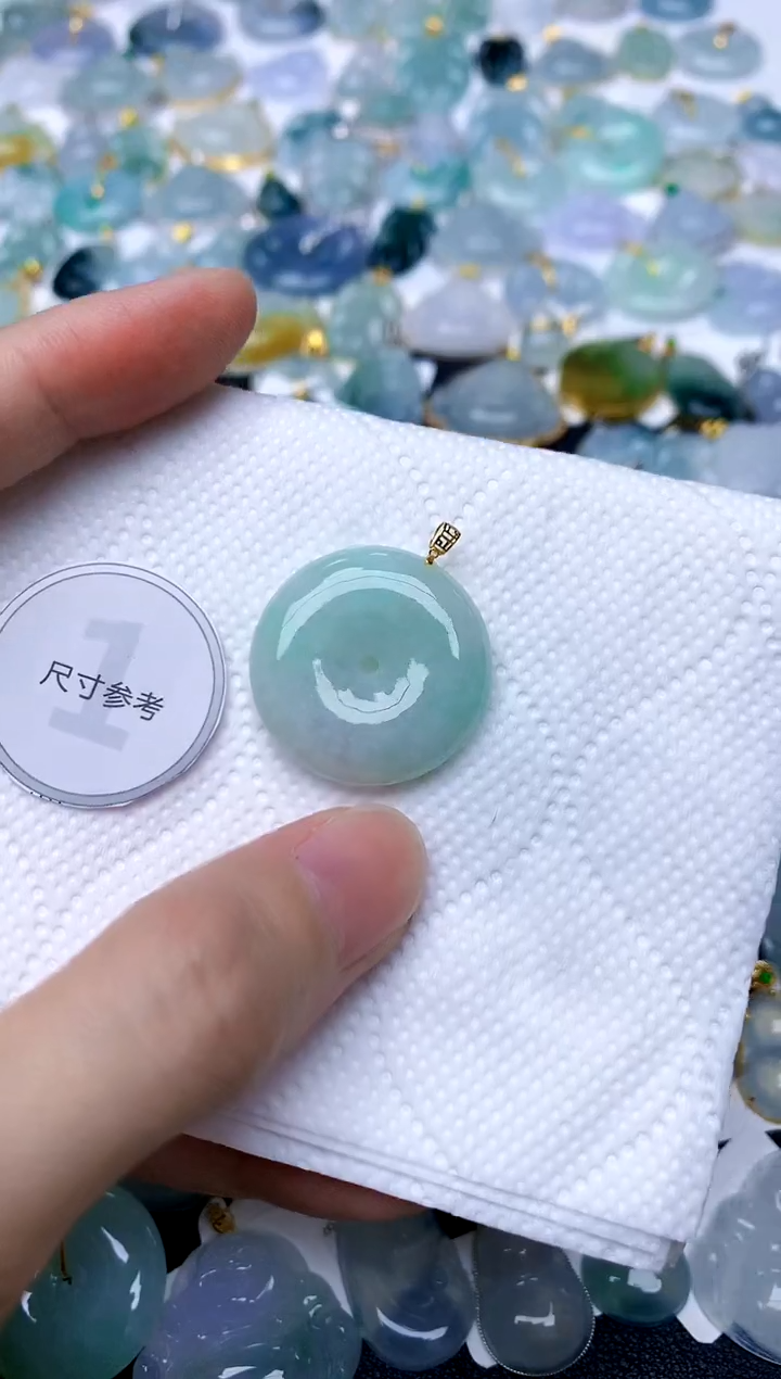 颈饰18K金镶嵌翡翠天然A货翡翠