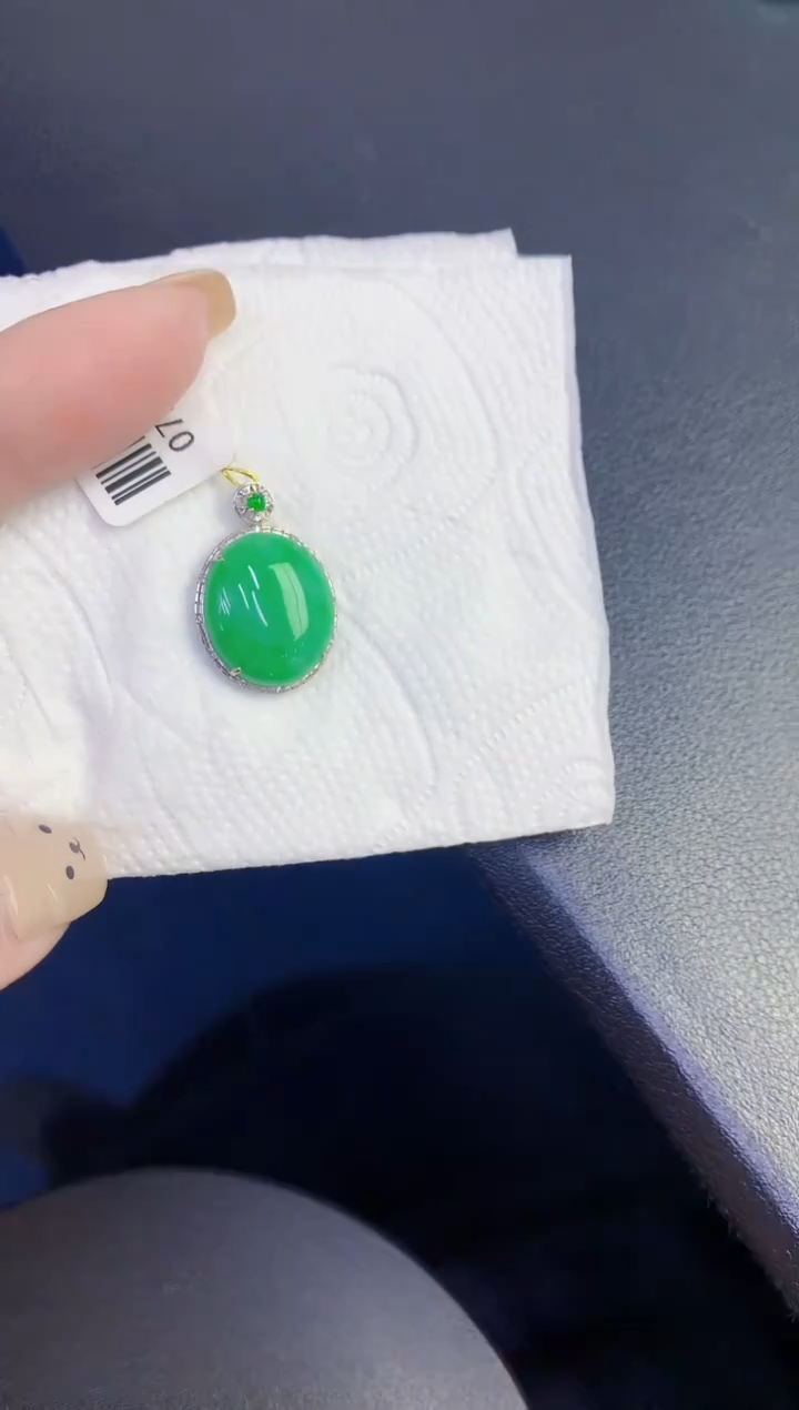 颈饰18K金镶嵌翡翠缅甸天然翡翠A货