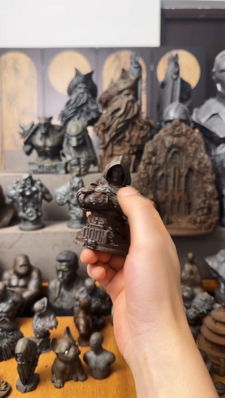 铁白*实心铁艺摆件~~毁灭战士DOOM（黑色）