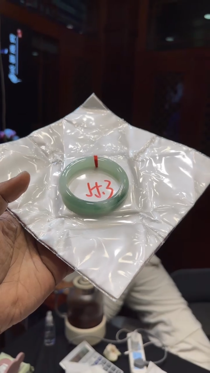 【闪购商品】翡翠手镯未镶嵌手镯