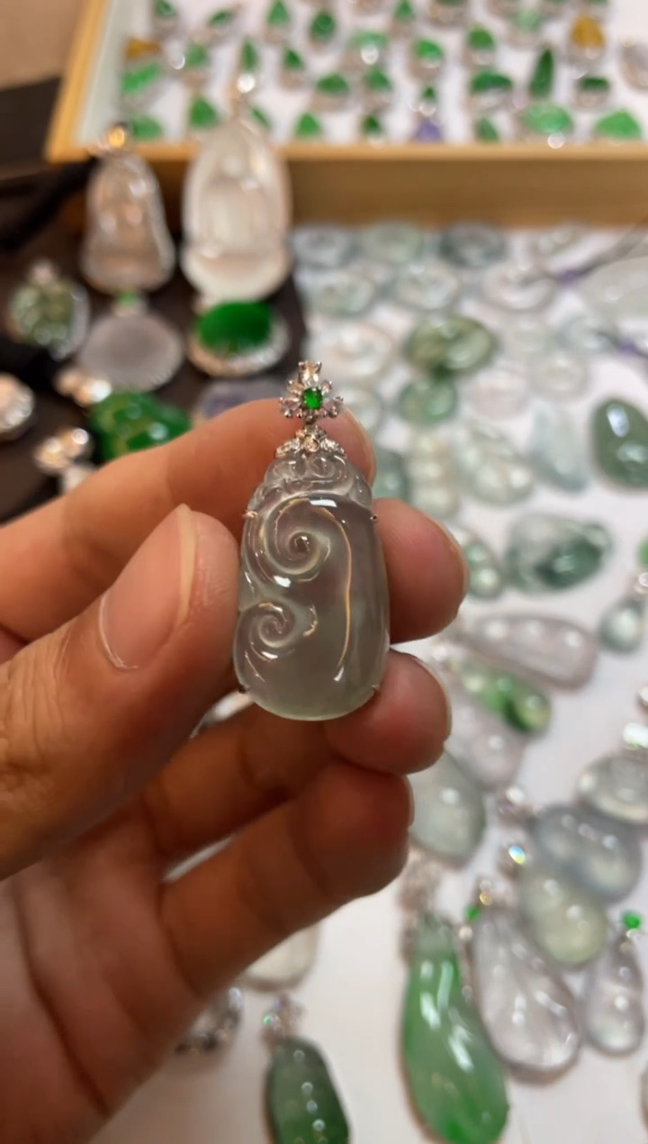 【闪购商品】翡翠吊坠(不含链)18K金镶嵌如意