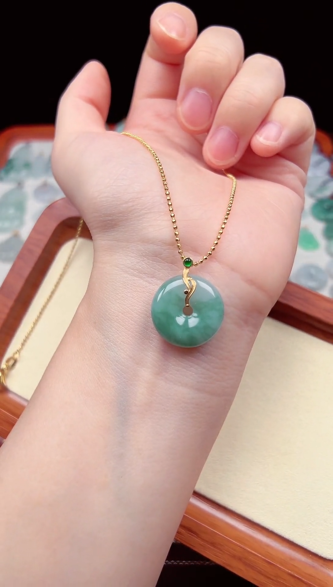 【闪购商品】翡翠颈饰18K金镶嵌平安扣