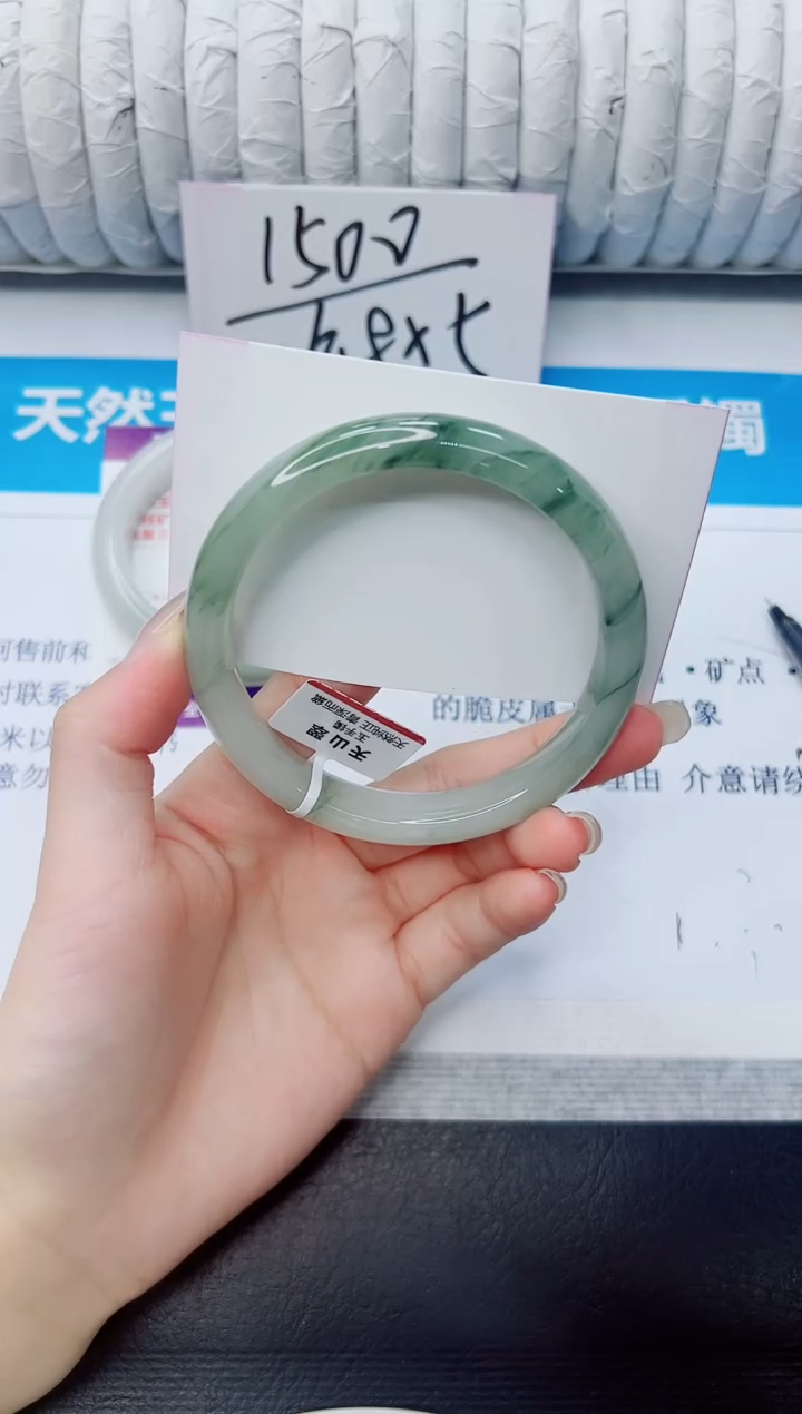 石英质玉手镯未镶嵌21/62.2