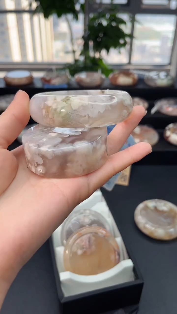 【闪购商品】石英质玉手镯未镶嵌赠送镯心（57圈口）无证书