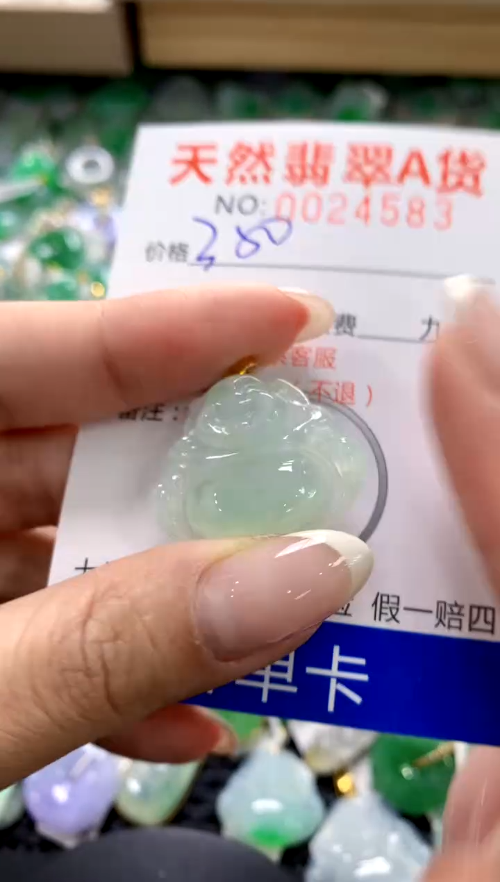 翡翠18K金镶嵌颈饰1111111111111111