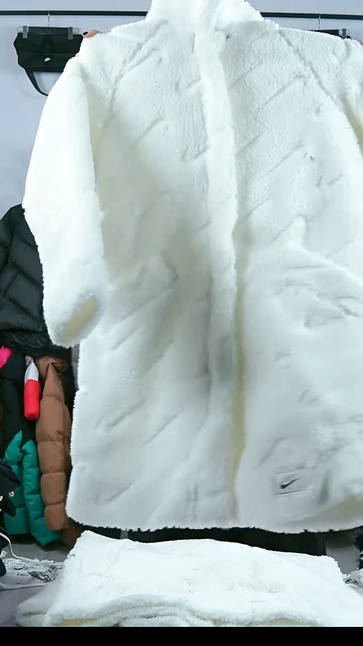 074闪购编码运动衣以直播间过款为准尺码M