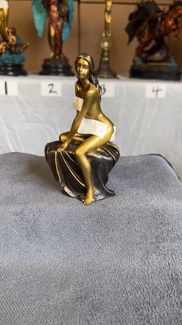 精铜材质精美雕塑
