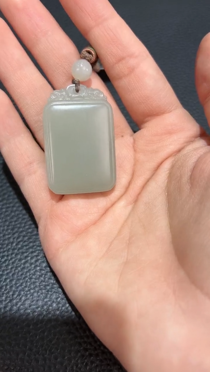 【闪购商品】和田玉吊坠(赠链)未镶嵌且末料青白玉无事牌