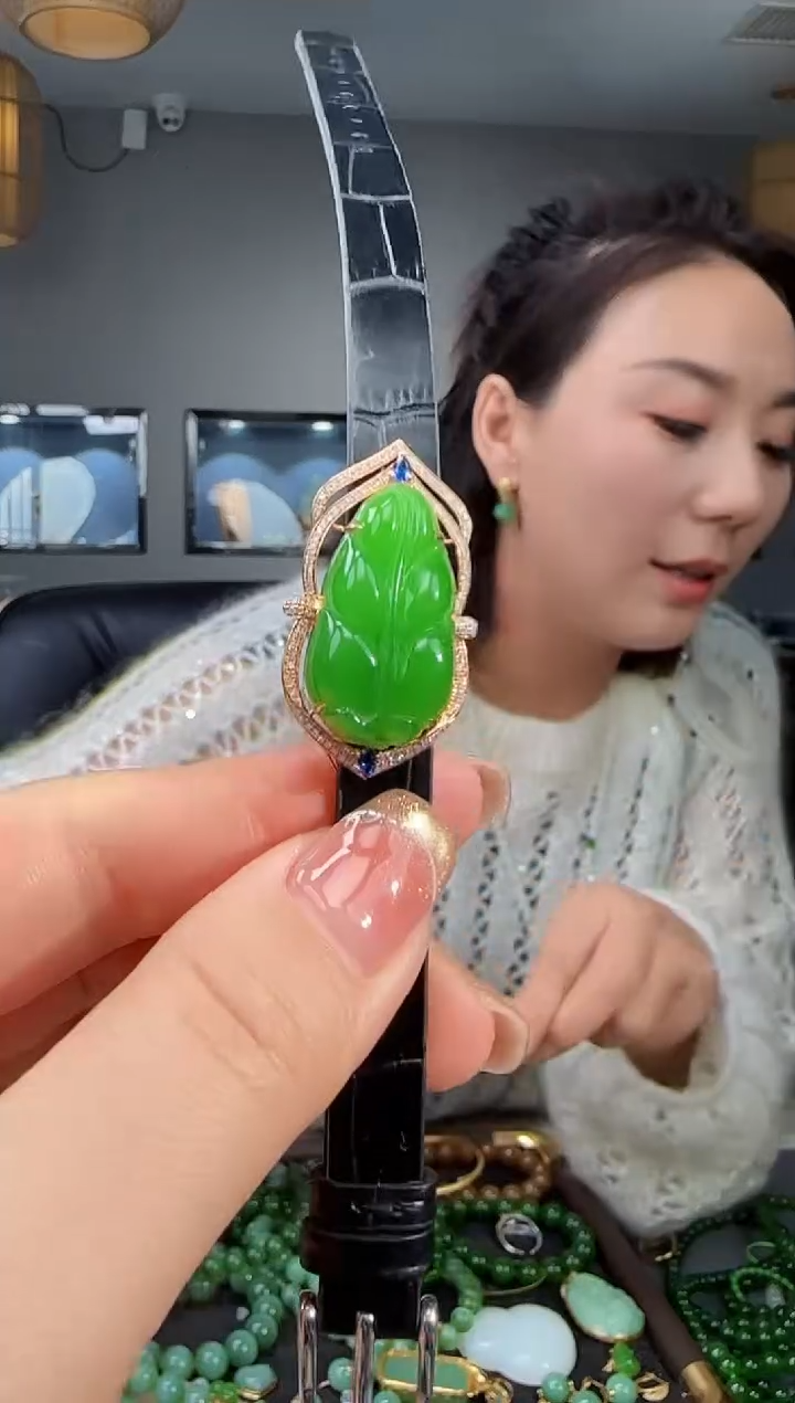 18K金镶嵌手链和田玉1