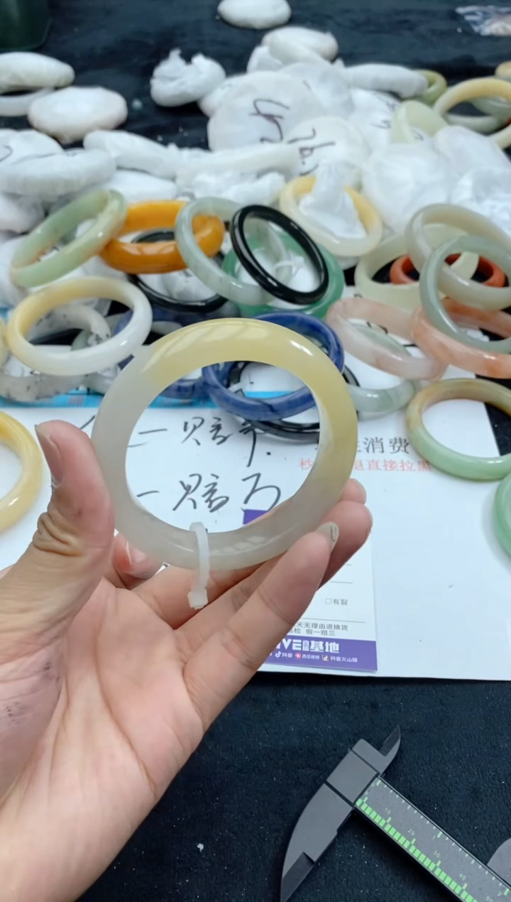 【闪购商品】石英质玉手镯未镶嵌102