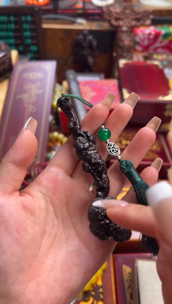 檀香紫檀（小叶紫檀）--------瓷---------如意把件