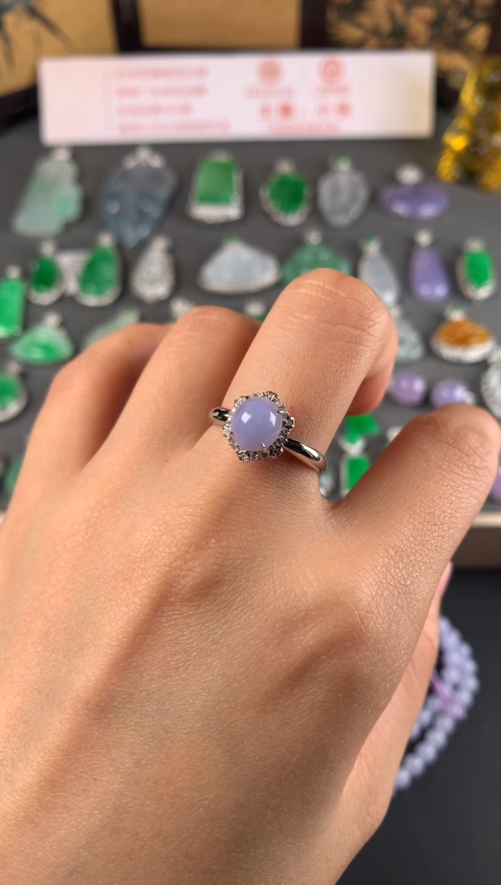 18K金镶嵌戒指翡翠戒指