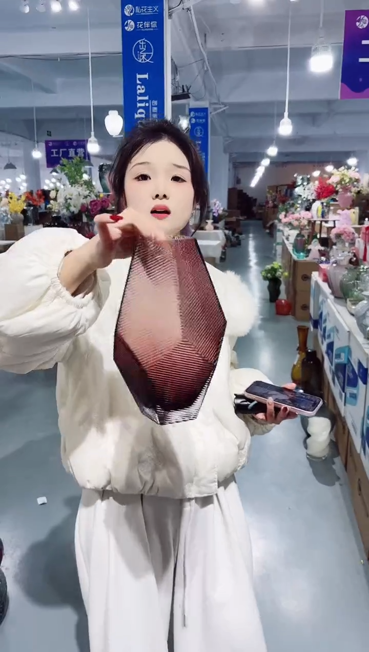 【闪购商品】玻璃私花志远花瓶厂-微瑕--398J