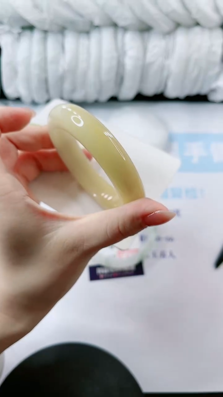 【闪购商品】石英质玉手镯未镶嵌多样性发货L187