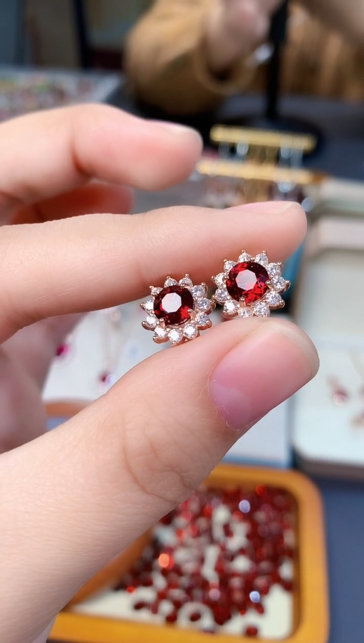 【闪购商品】石榴石耳钉银S925镶嵌天然