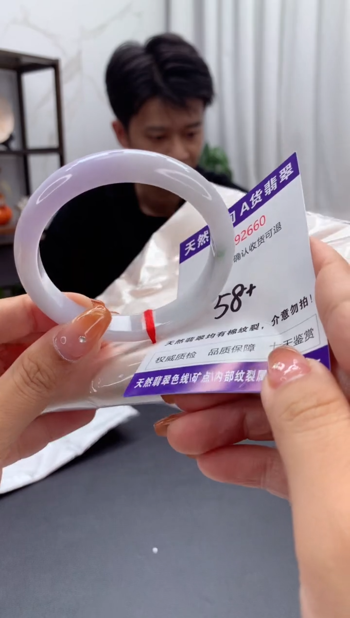 未镶嵌手镯翡翠有纹，完美者勿拍