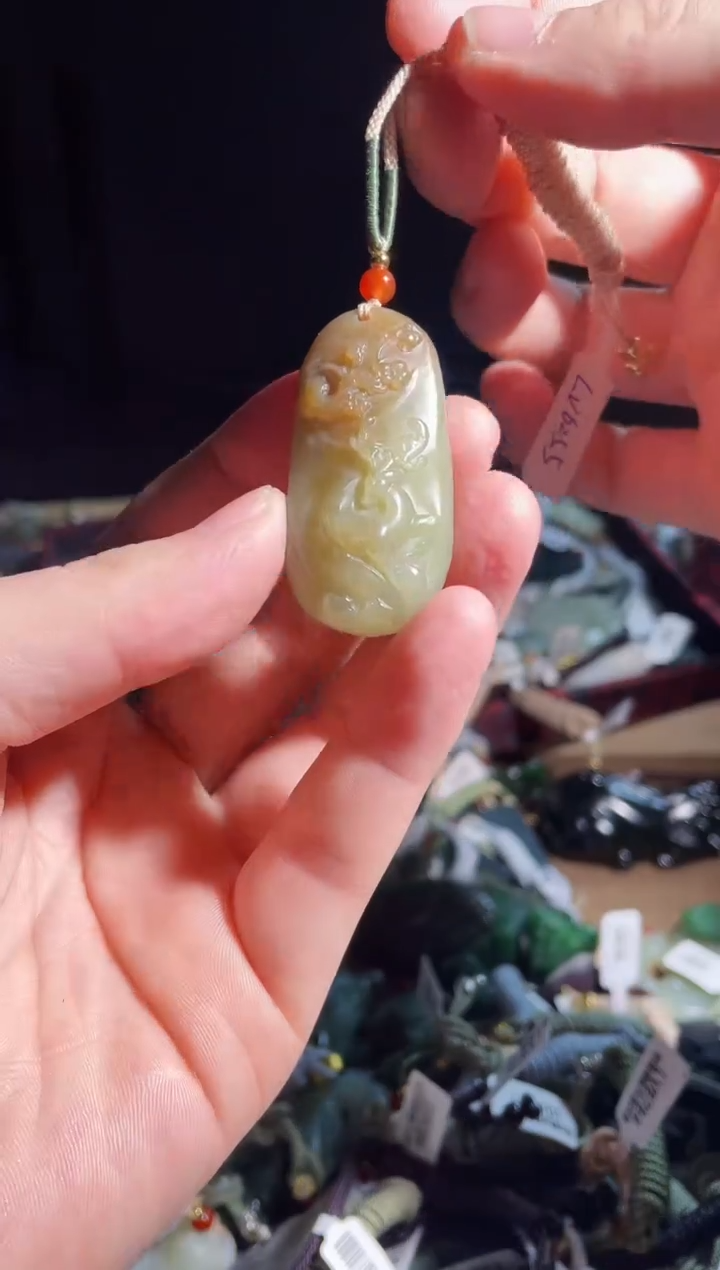 颈饰未镶嵌和田玉1