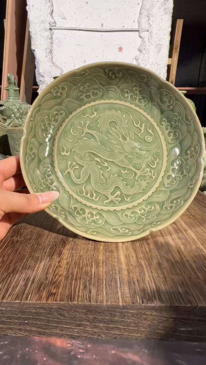 耀州窑青瓷穿云龙盘
