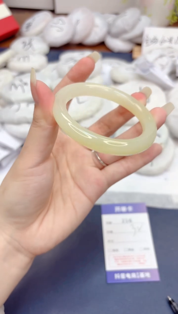 石英质玉手镯未镶嵌216-美人条晴水-圈口54