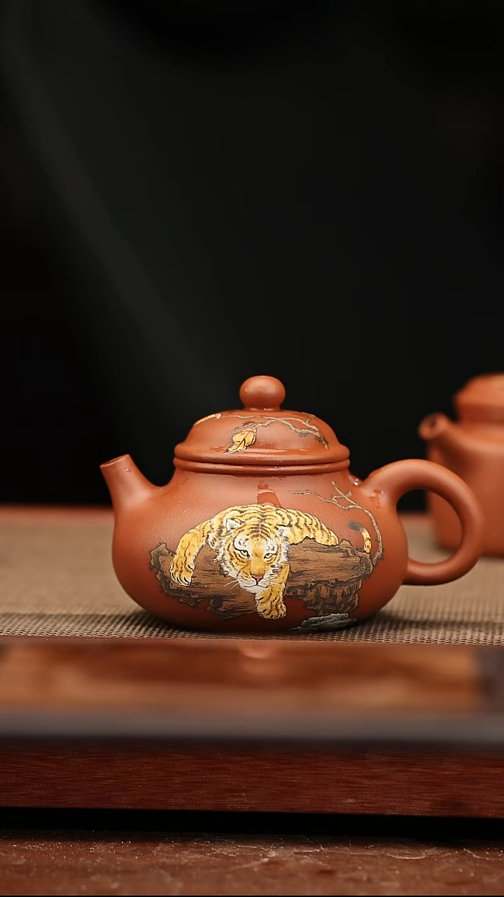 茶壶紫砂暴****A容天 150毫升 老虎