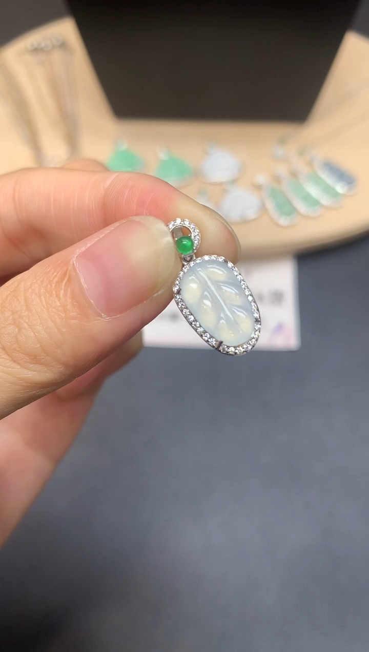 【闪购商品】翡翠吊坠(不含链)银S925镶嵌叶子【多样性发其一】
