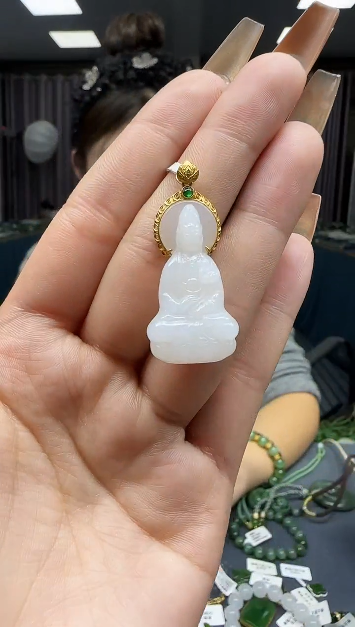 【闪购商品】和田玉挂件18K金镶嵌1