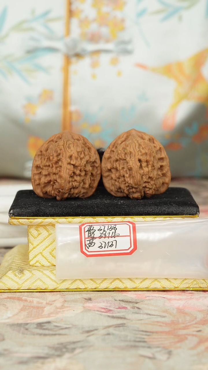 【闪购商品】文玩核桃把件赵喜满南将石