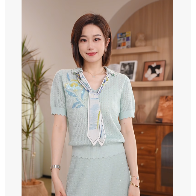 【温柔情书】Molly浅绿针织上衣女丝巾领亮片刺绣短袖T恤 M2610857A