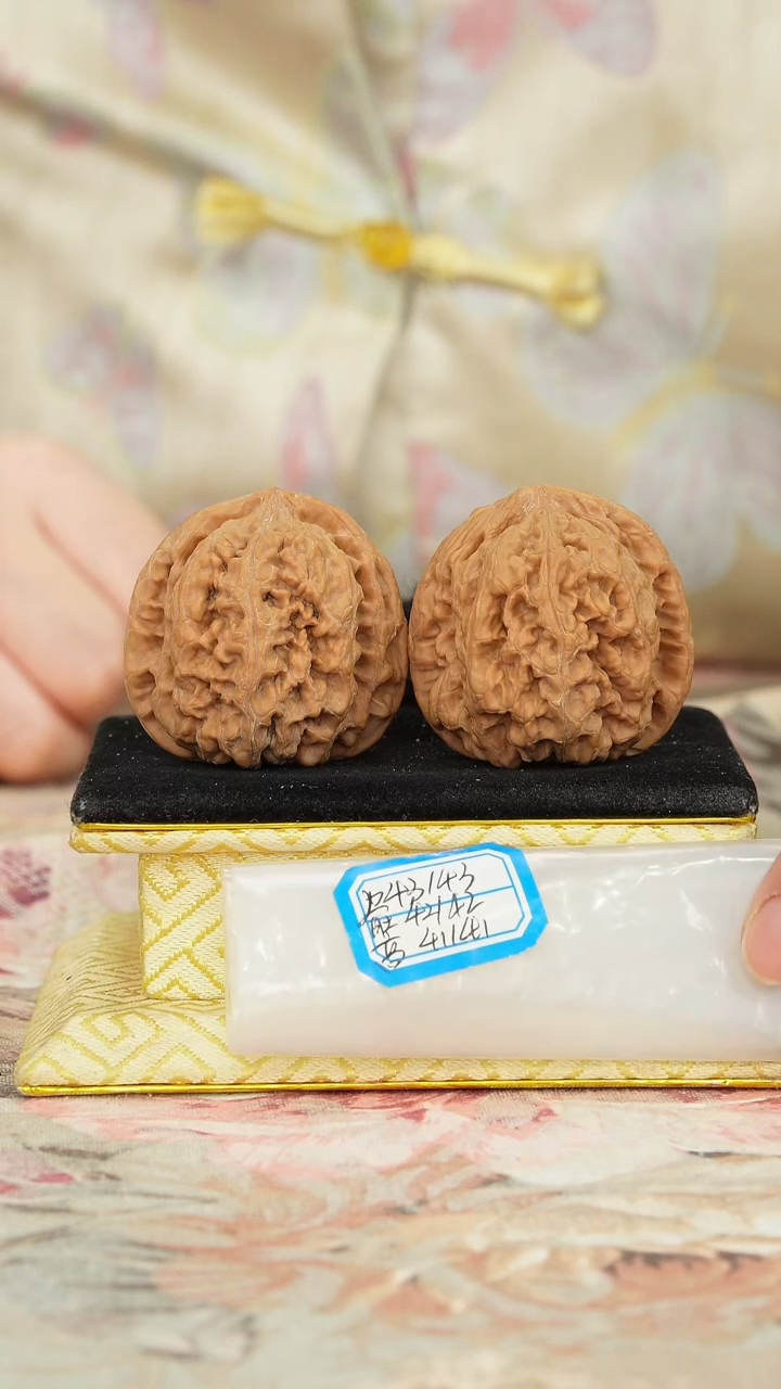 【闪购商品】文玩核桃把件非嫁接大粗筋