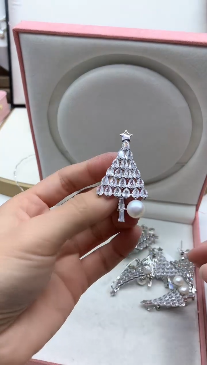 未镶嵌胸饰淡水珍珠多样性发其一