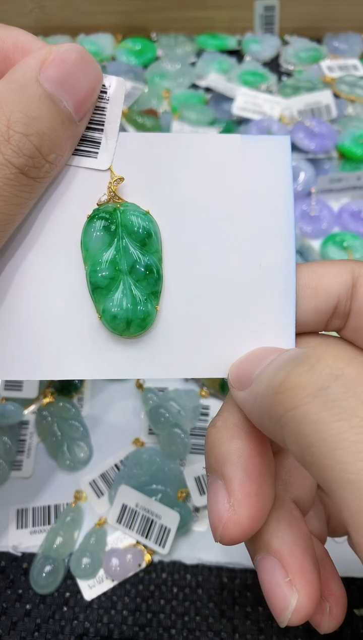 翡翠18K金镶嵌颈饰111111111